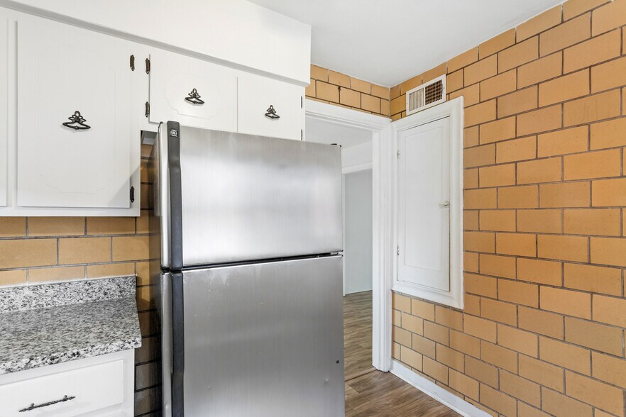 Building Photo - 1076 Wilshire Ave