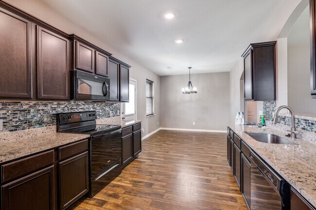 Building Photo - 3015 Watercrest Dr