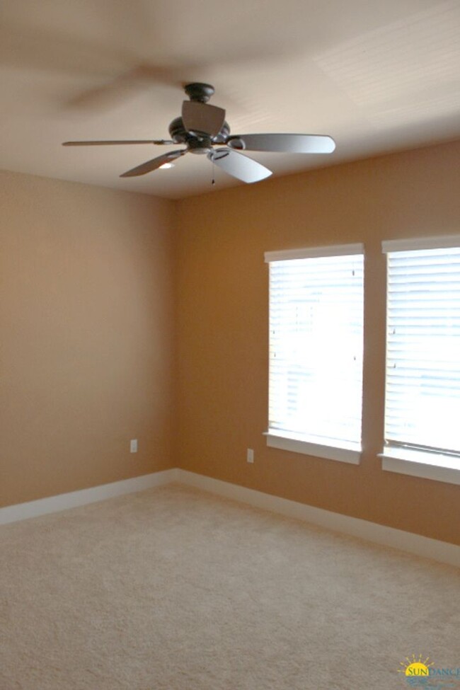 Building Photo - Destin Oaks Townhouse with Community Pool!