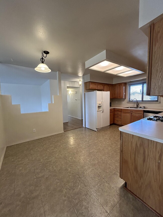 Building Photo - 12204 Baja Dr NE