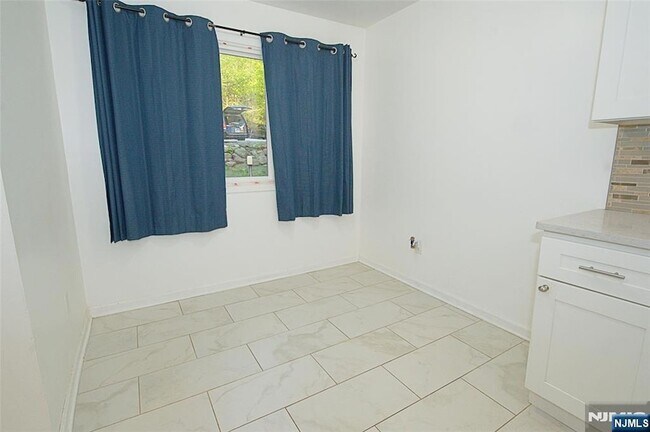 Building Photo - 9 Village Way