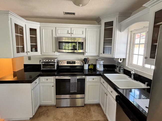 Building Photo - 2723 Moundview Pl