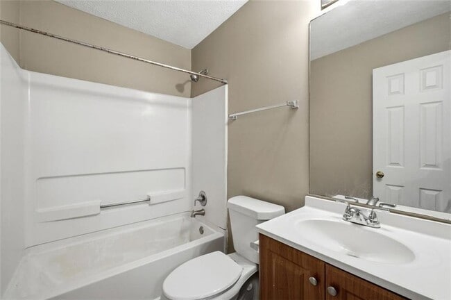 Building Photo - 800 Revena Dr