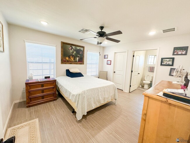 Building Photo - 28810 Arizona Ave