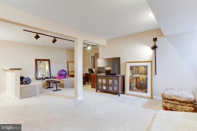 Building Photo - 100 Spring Pl Way