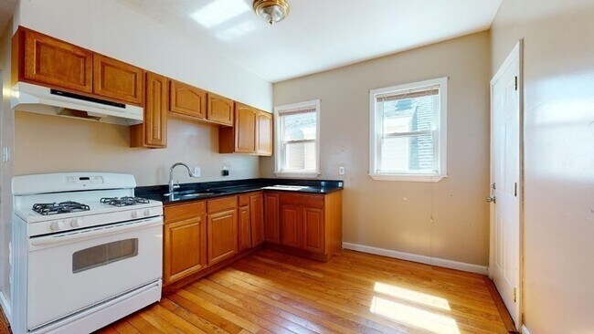 Building Photo - 22 Hendry St