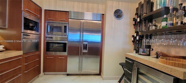 Building Photo - 1331 Brickell Bay Dr
