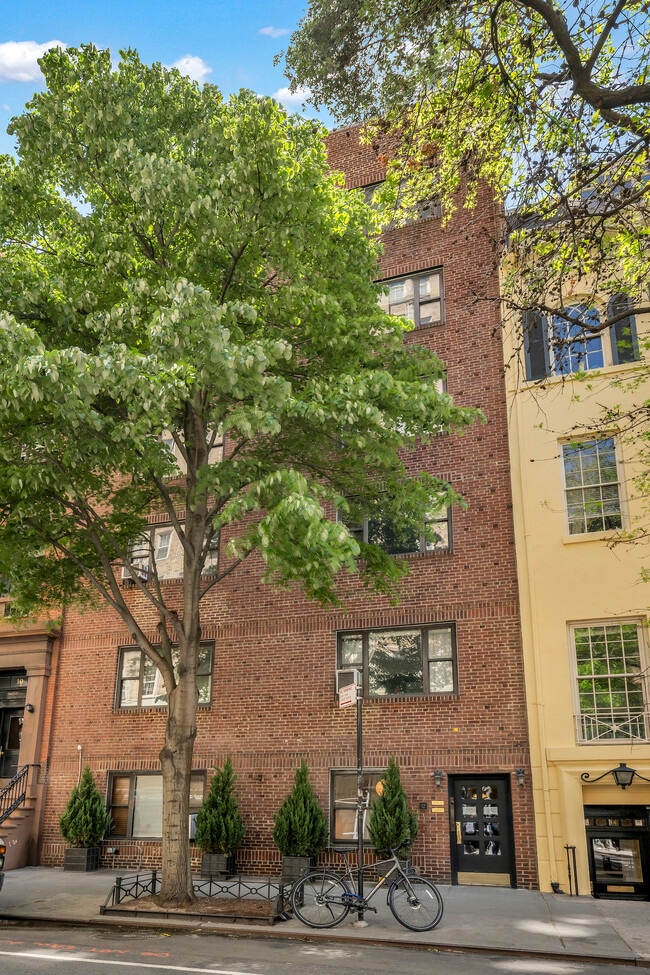 Building Photo - 12 W 9th St