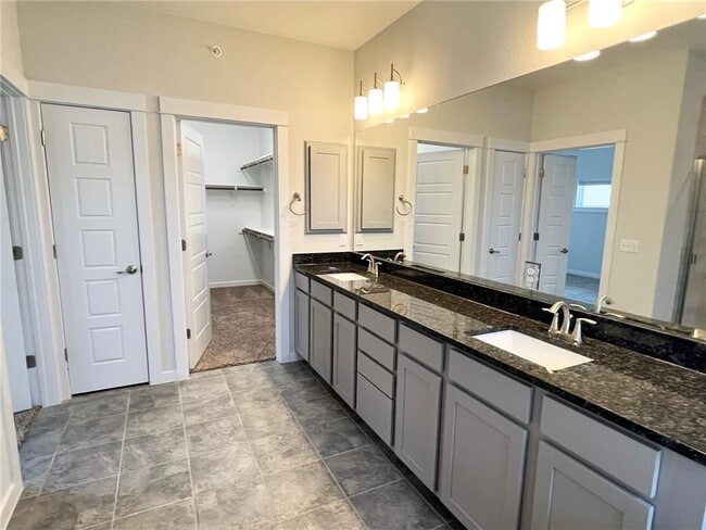 Building Photo - 4720 Vaughan St