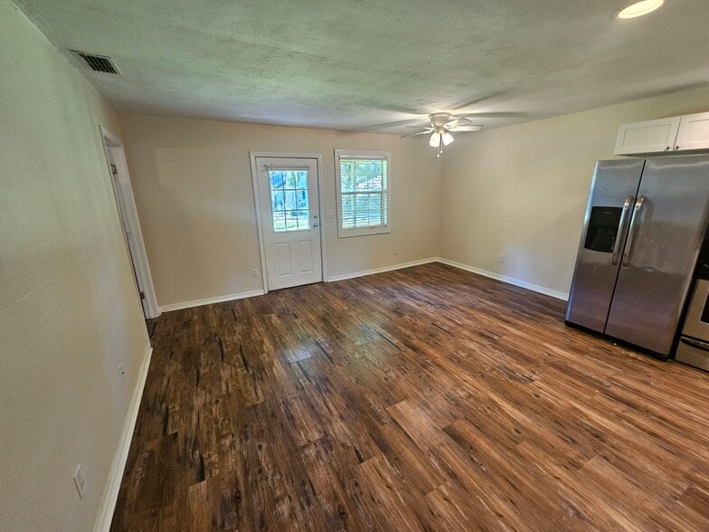 Building Photo - 470 Forest Ave