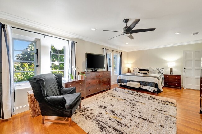 Building Photo - Luxury Bayside Living in Loma Portal with 5 bedrooms & 3 baths!