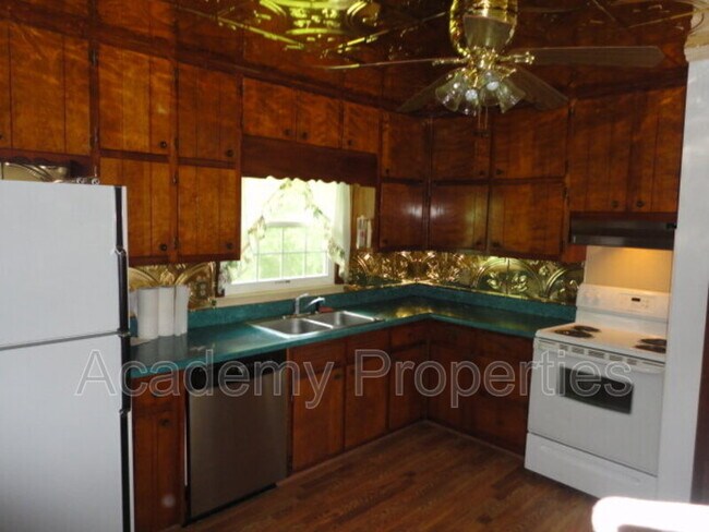 Building Photo - 1417 Pennel Dr