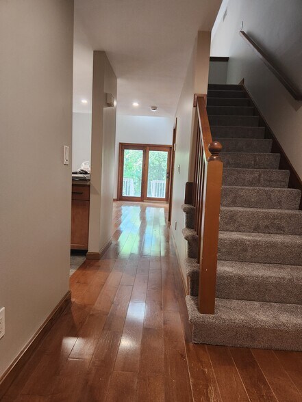 Building Photo - 21 Glengarry Dr