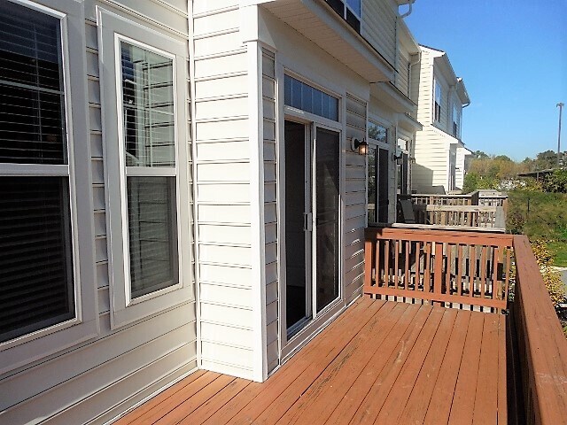 Building Photo - 400 Ava Way NE