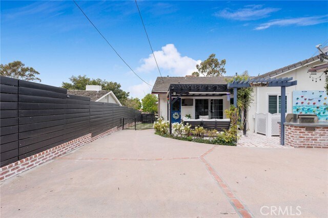 Building Photo - 2116 Palos Verdes Dr W