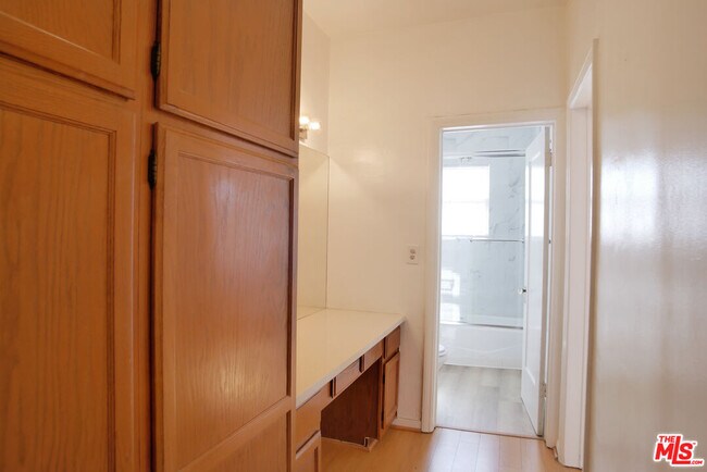 Building Photo - 611 Cloverdale Ave