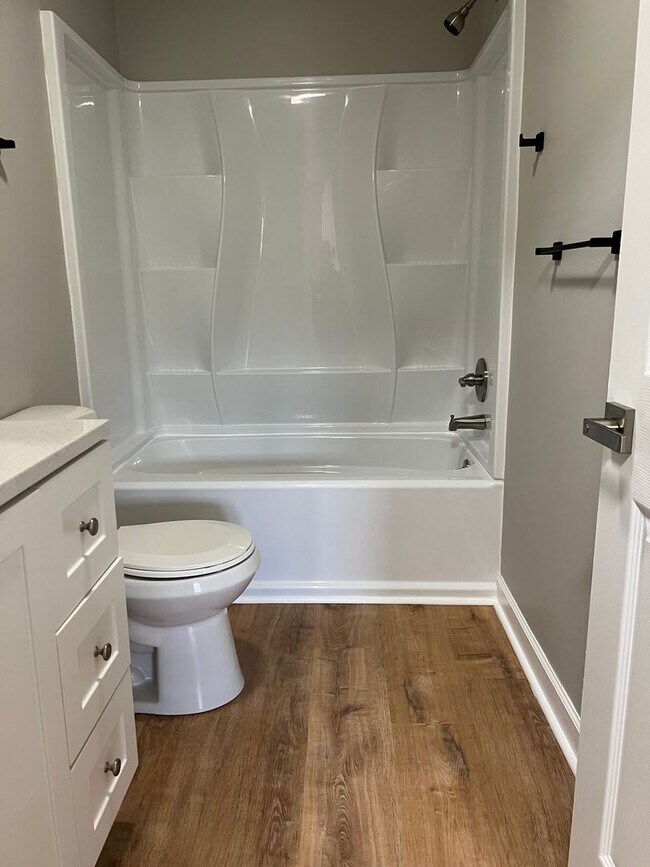 Building Photo - 2 Bedroom/1.5 Bath Townhouse Kingsport TN