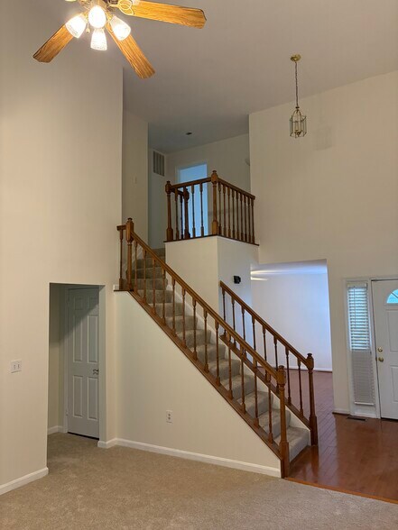 Building Photo - 14208 Greenview Dr