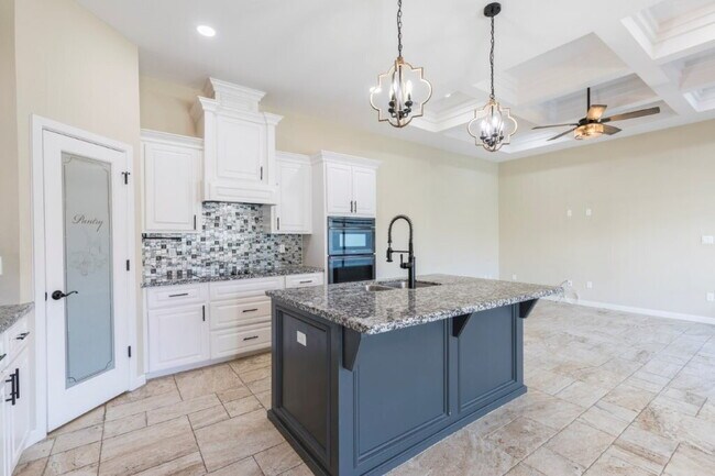 Building Photo - "Spacious 4-Bed Oasis with Pool Retreat in Mission, TX!"
