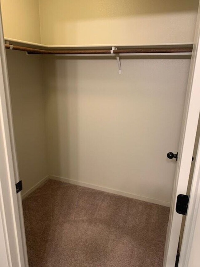 Building Photo - 1183