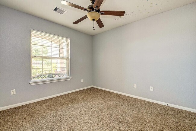 Building Photo - 27014 Henson Falls Dr