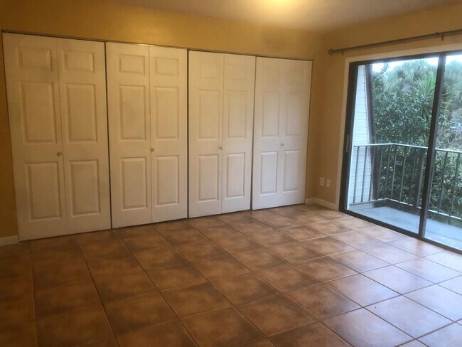 Building Photo - 1717 Vista Oaks Cir NE