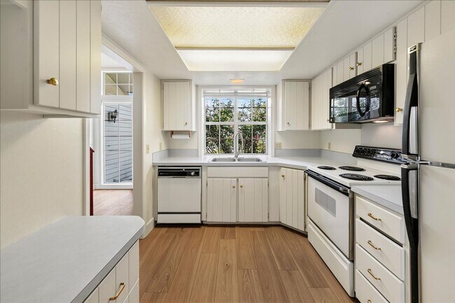 Building Photo - Charming SE Boise Townhome Near the Greenbelt