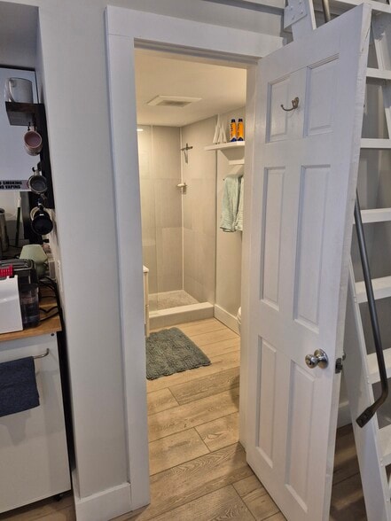 Building Photo - 1220 Newton St