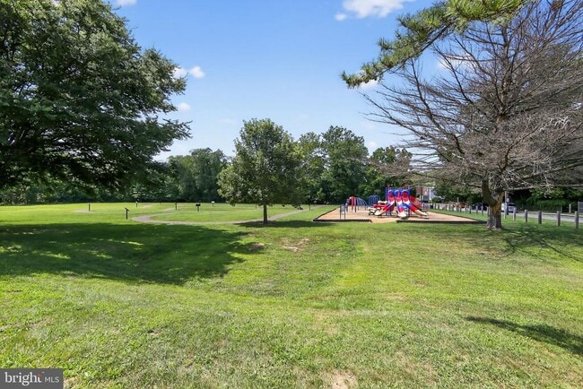 Primary Photo - 1020 Violet St