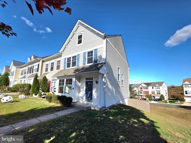 Building Photo - 3989 Hartlake St