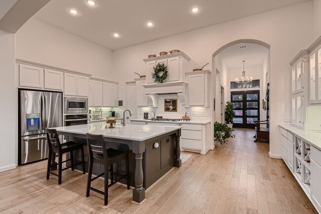 Building Photo - Available Now: Gorgeous 4 Bed/3.5 Bath wit...