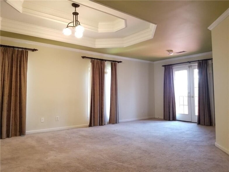 Building Photo - 2828 Oglethorpe Run Square