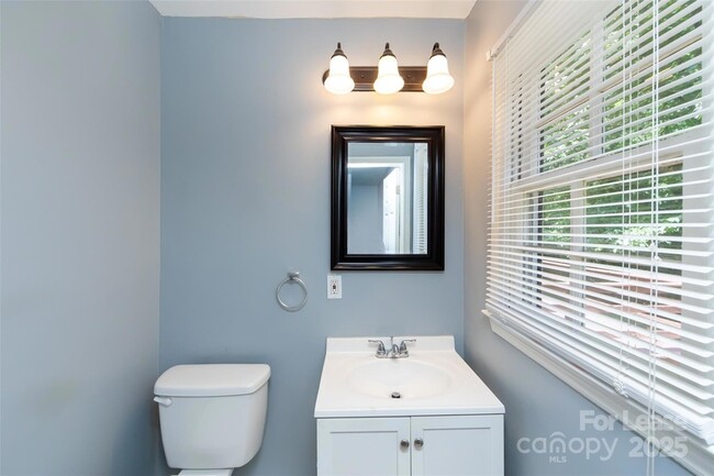 Building Photo - 4713 Belle Plaine Dr