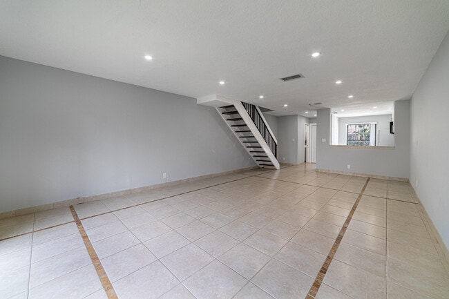 Building Photo - 2720 S Oakland Forest Dr