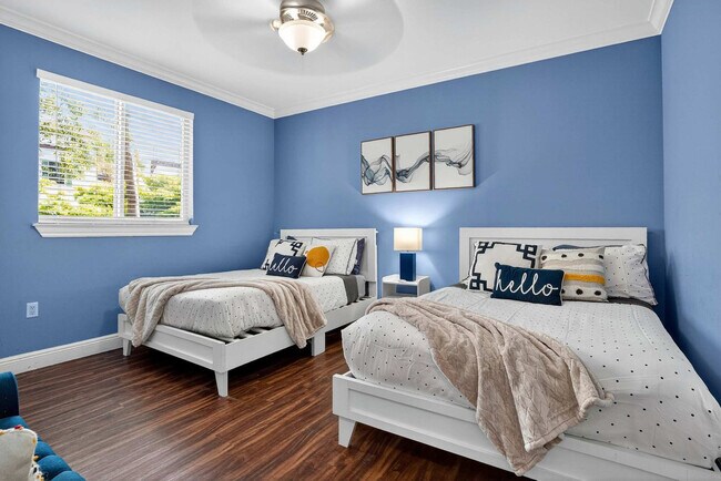 Building Photo - 1705 NE 11th St