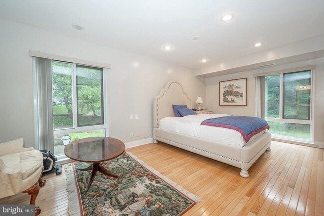 Building Photo - 1750 Oakwood Terrace