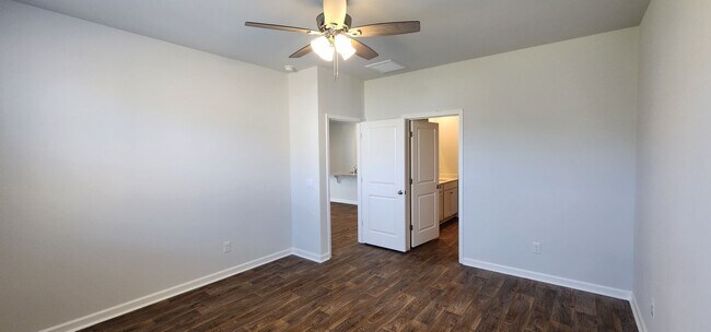 Building Photo - 932 Woodside Creek Ln