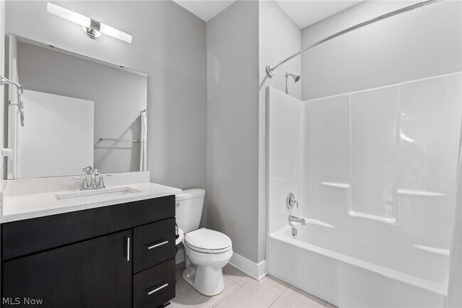 Building Photo - 1240 W 70th St