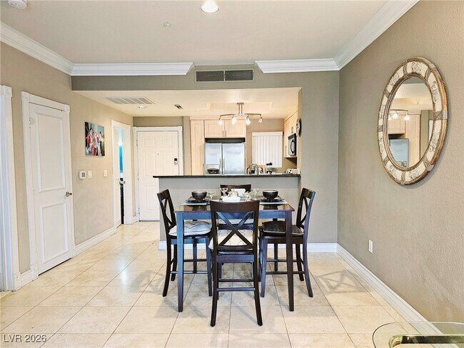 Building Photo - 220 E Flamingo Rd