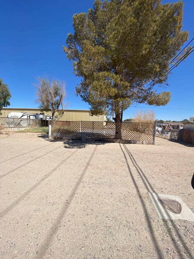 Building Photo - 415 W Ridgecrest Blvd