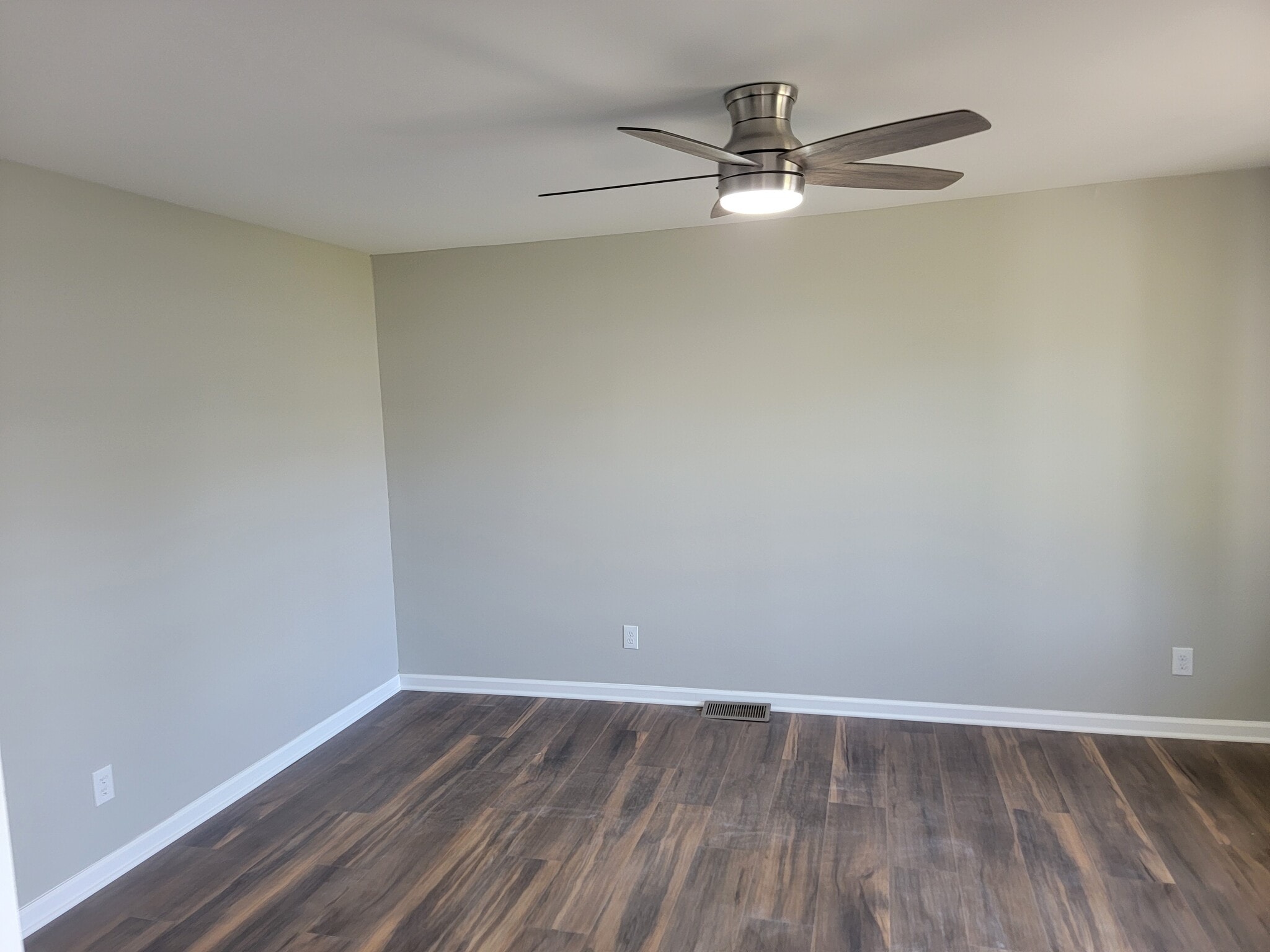 Building Photo - 231 W 550 N