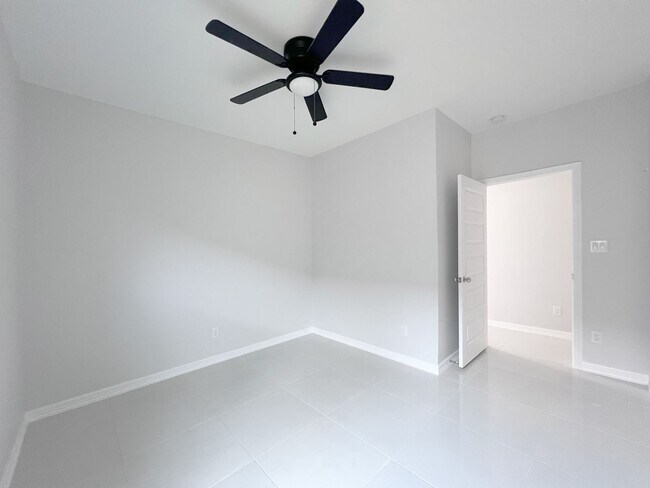 Building Photo - 1st Month Free!  Brand New 3Bed/2Bath - Vi...