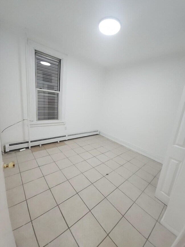 Building Photo - 4530 Hudson Ave