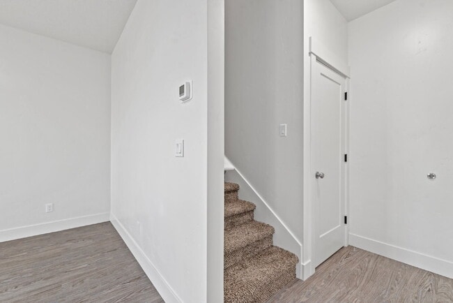 Building Photo - "Discover Comfort & Style: Spacious 3-Bed,...