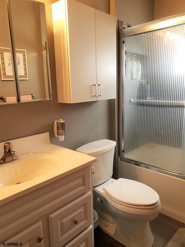 Building Photo - 103 N Rosborough Ave