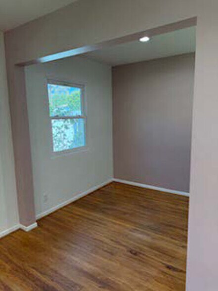 dining - 444 N Hollywood Way