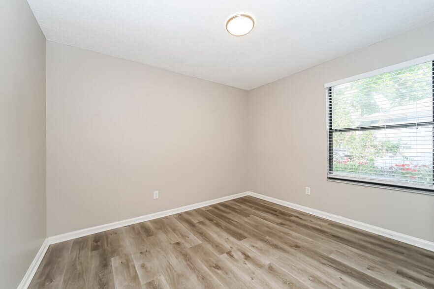 Building Photo - 8410 Spicewood Dr