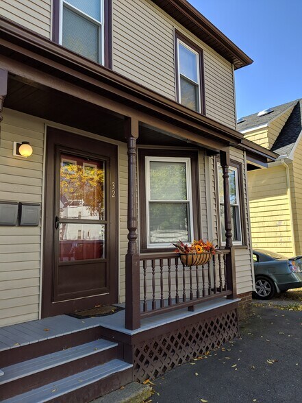 Building Photo - 32 W Dane St