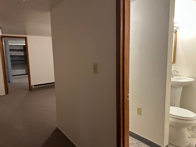 Building Photo - Maple Leaf 3 bedroom