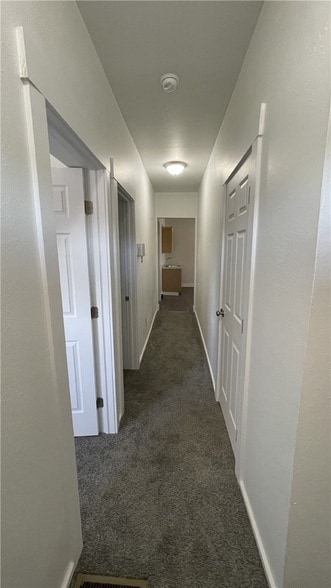 Building Photo - 424 W 7th Ave